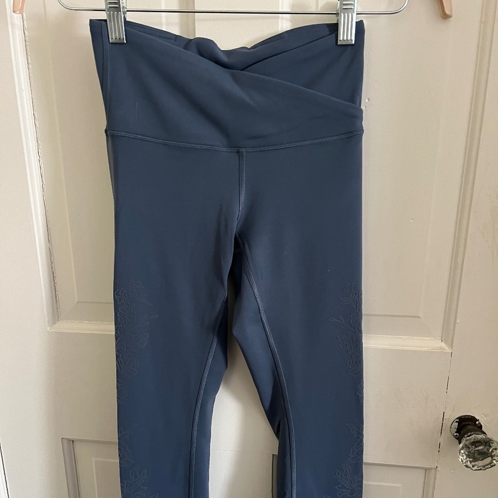 Lululemon Leggings/Blue/4/Velvet flowers on sides/Crossover waistline